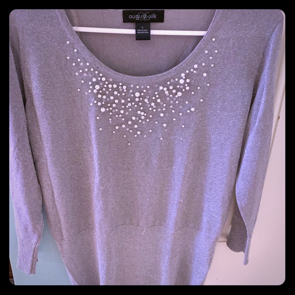 Silver freckled grey sweater with pearl beadsEUC❣️